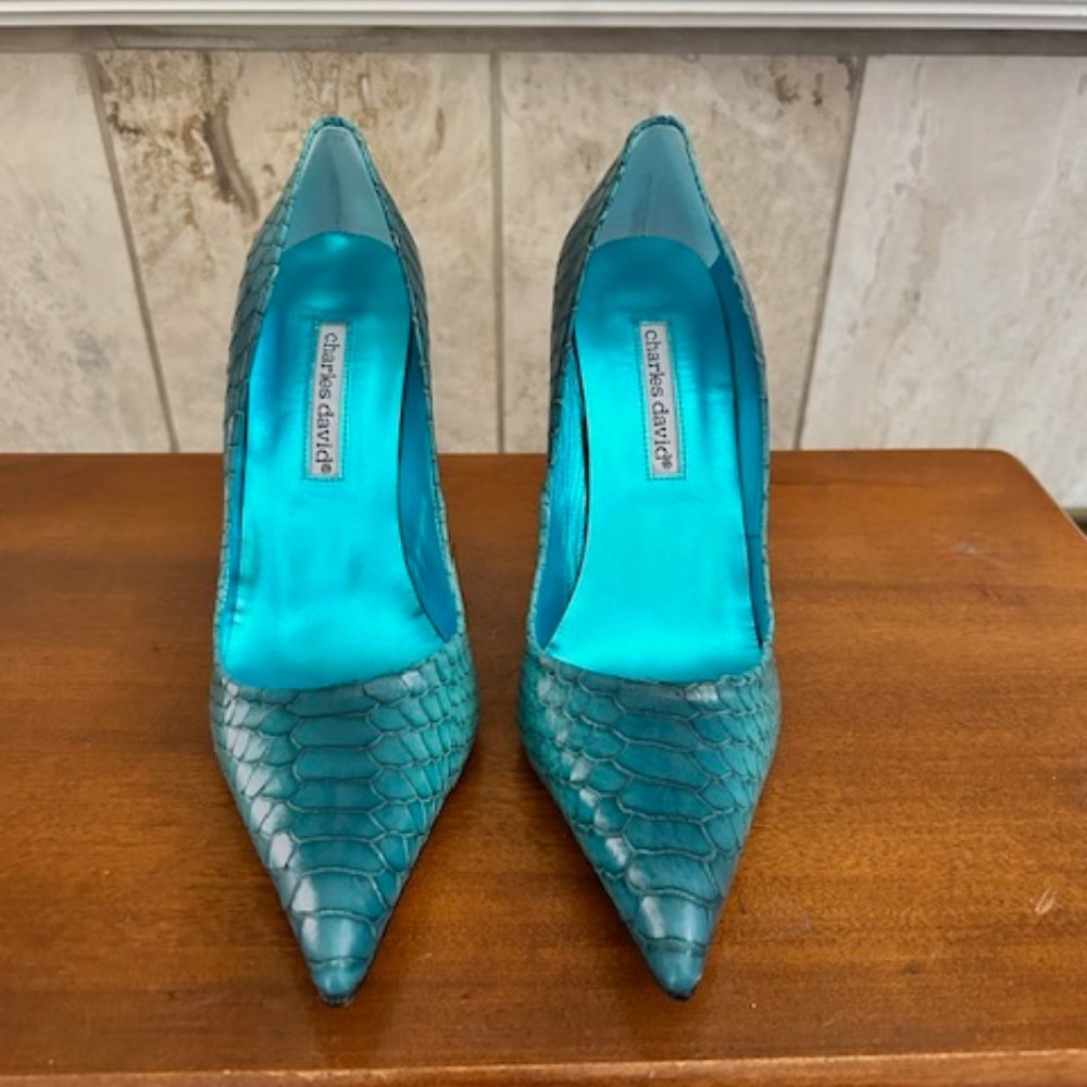 Genuine Snakeskin pumps by Charles David in Turquoise Size 7.5